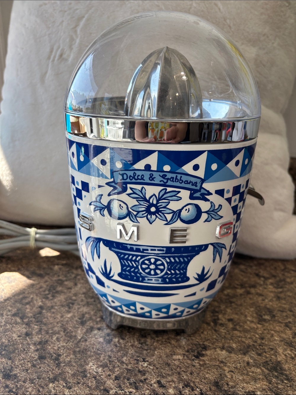 EUC SMEG Dolce & Gabbana Blue & White Decorative Citrus Juicer…